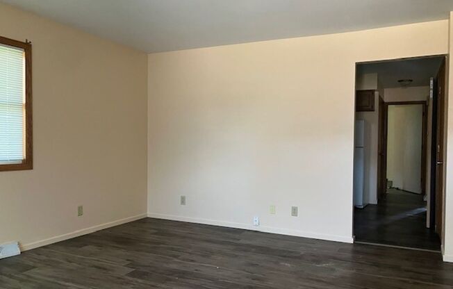 2 beds, 1 bath, $1,195