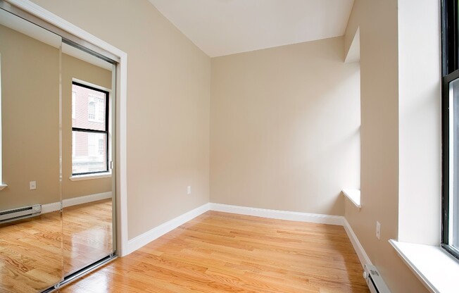 245 W 113 ST