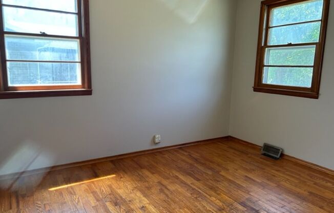 3 beds, 1 bath, $1,200