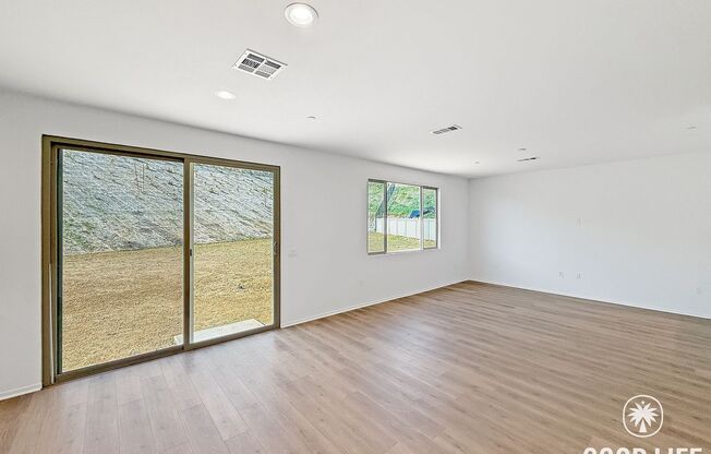 Beautiful 5Bd/2.5Ba Home In Lake Elsinore!