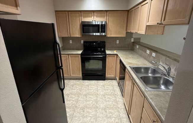 Beautiful Bottom Floor 2bd 1bath Condo For Rent!