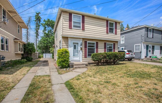 AVAILABLE MID-JULY!! 3 Bedroom, 1.5 Single Family Home near Alger Heights