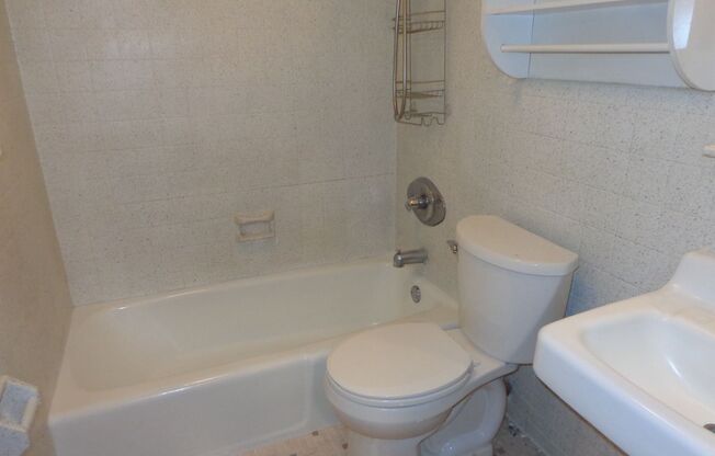 2 beds, 1 bath, 750 sqft, $1,295, Unit #3