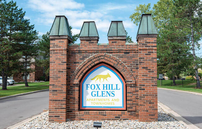 Welcome Sign to Fox Hill Glens Apartments in Grand Blanc MI