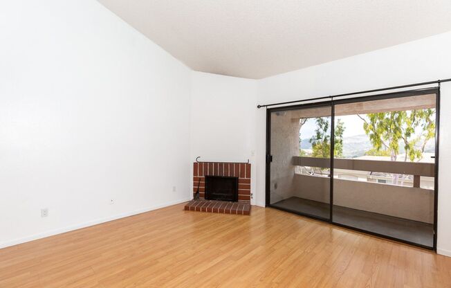 !!! CHARMING 2/2 CONDO WITH 2 CAR GARAGE IN PRIME SAN CALROS LOCATION , PET FRIENDLY !!!