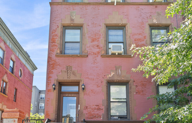 242 W 138 ST