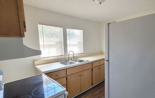 2 beds, 1 bath, $1,395