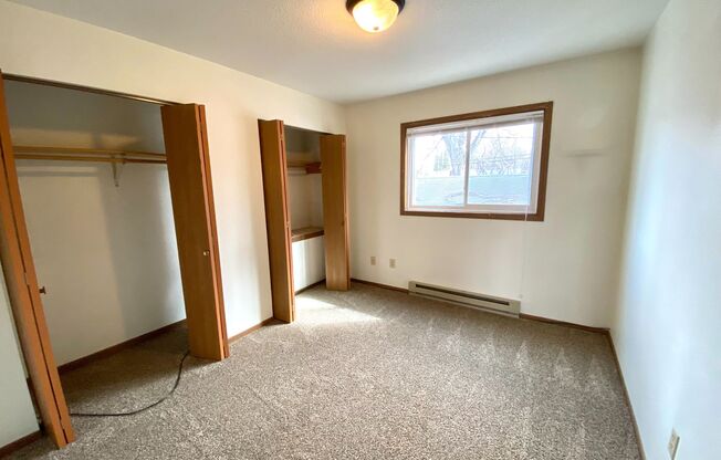 2 beds, 1 bath, $825, Unit 3