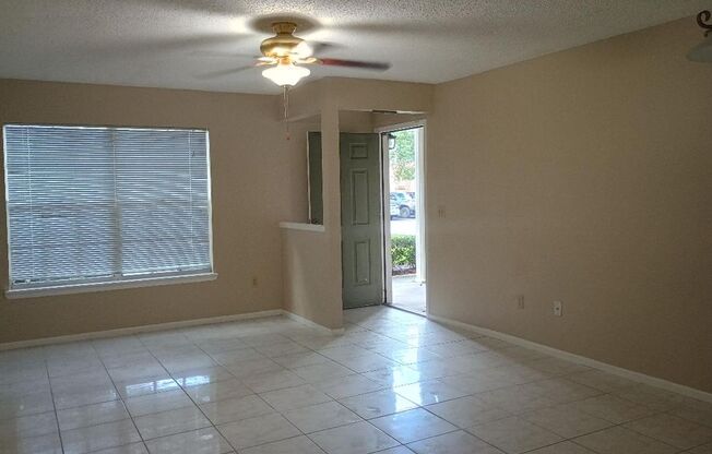 Upgraded 2/2 condo near UCF