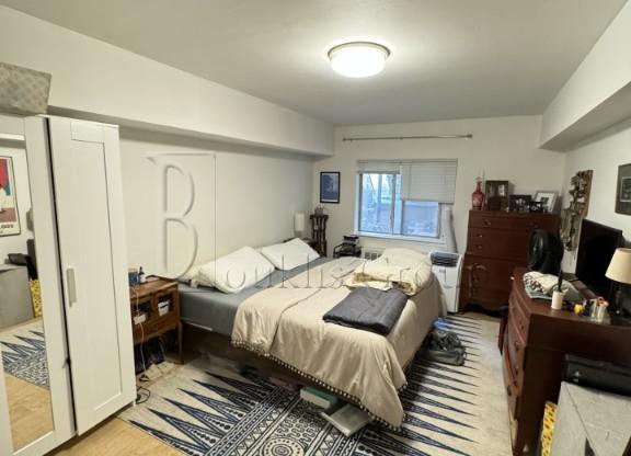 1 bed, 1 bath, $2,200, Unit 1R