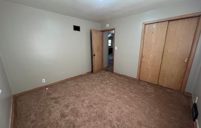 3 beds, 1 bath, $1,225