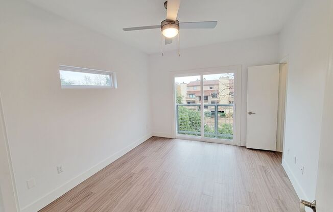 2 beds, 1 bath, 1,055 sqft, $3,700