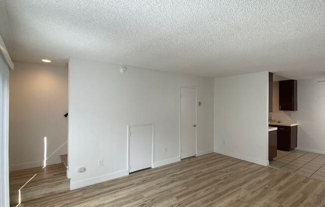 2 beds, 1.5 baths, 853 sqft, $2,695, Unit 11