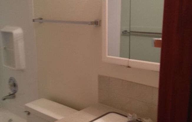 1 bed, 1 bath, 590 sqft, $1,300, Unit 2