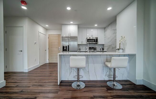 1 bed, 1 bath, 707 sqft, $1,980, Unit 610