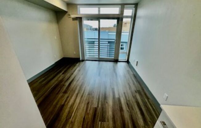 Studio, 1 bath, 288 sqft, $1,395, Unit 416