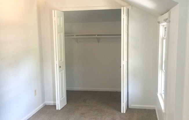 3 beds, 1 bath, $1,425, Unit 3