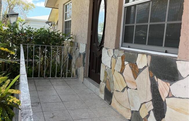5636 SW 40 ST
