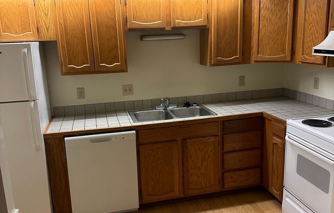 2 beds, 1 bath, 825 sqft, $750, Unit GW