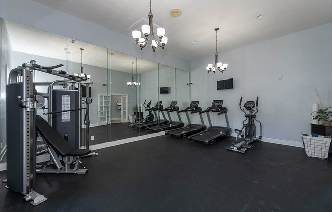 Fitness center at Reserves at Tidewater apartments