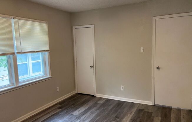 2 beds, 1 bath, $1,100