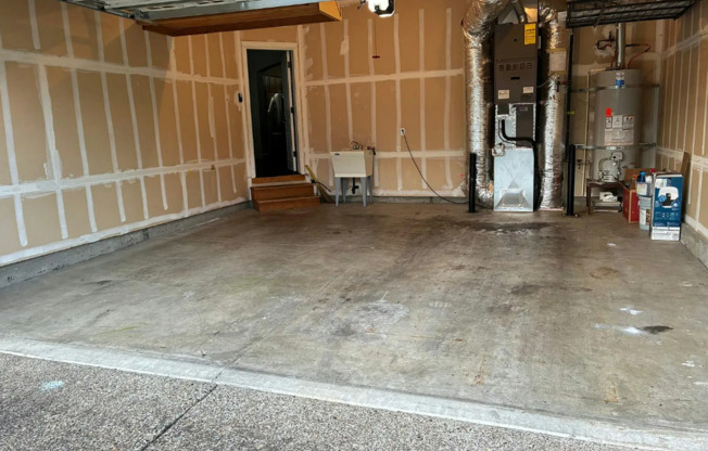 4 beds, 2.5 baths, $3,199