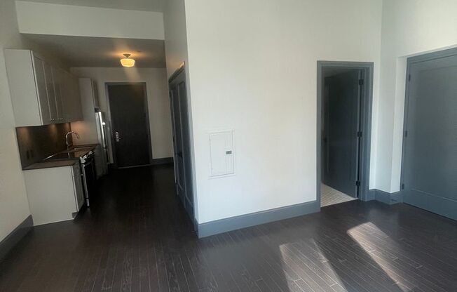 1 bed, 1.5 baths, 750 sqft, $1,999, Unit 303