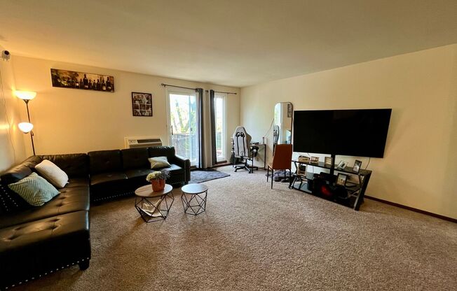 2 beds, 1 bath, $1,295, Unit 34