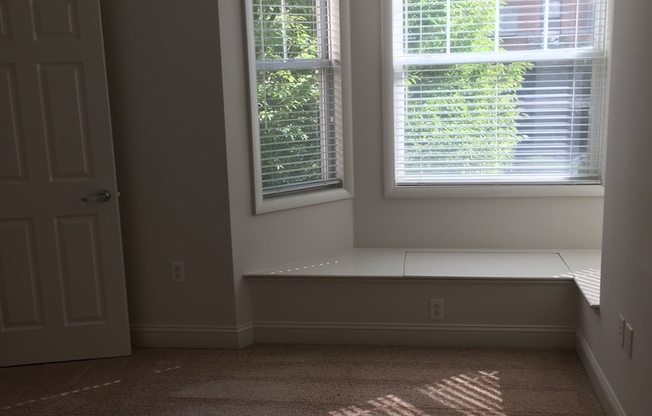 2 beds, 2 baths, 840 sqft, $1,966, Unit 4-0302