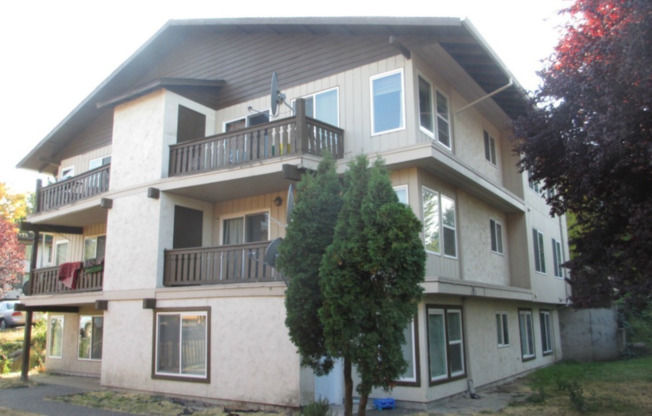 2118 S 107th St, Seattle, WA 98168