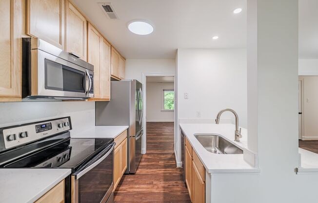 3 beds, 2 baths, 1,300 sqft, $1,950, Unit Unit A