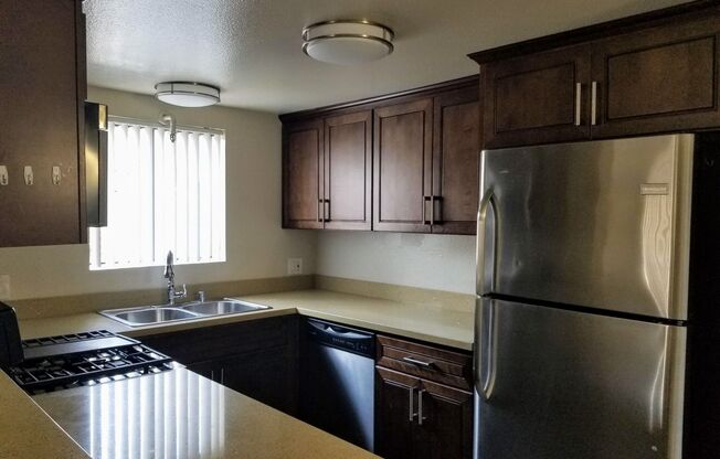 1 bed, 1 bath, 700 sqft, $1,995