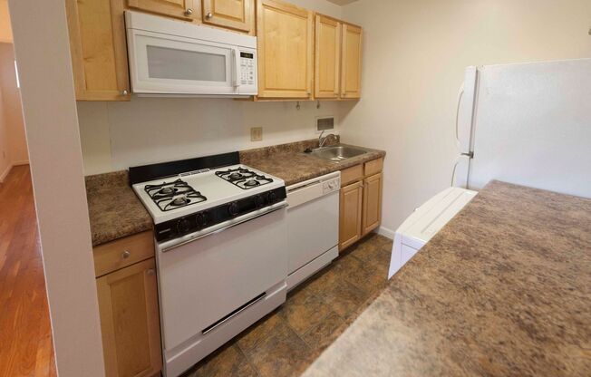 2 beds, 1 bath, 800 sqft, $1,425, Unit 2713-2C