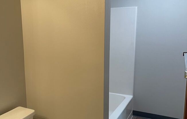 1 bed, 1 bath, 724 sqft, $830, Unit 007