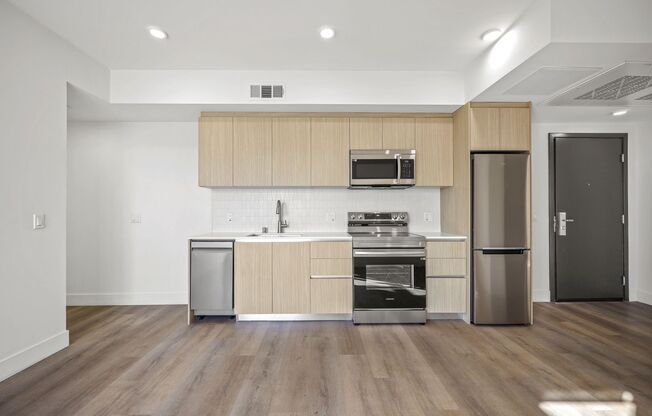 3 beds, 3 baths, 938 sqft, $3,188.57, Unit 606