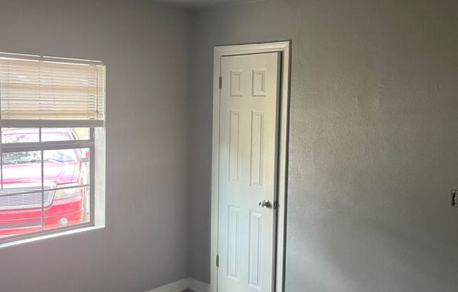 3 beds, 1 bath, $999