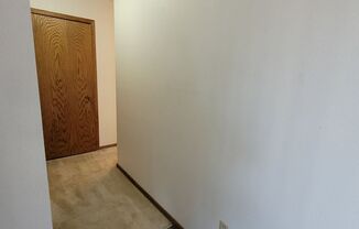 2 beds, 1 bath, 960 sqft, $825, Unit 6