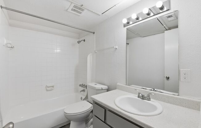 Studio, 1 bath, 462 sqft, $879, Unit 2001