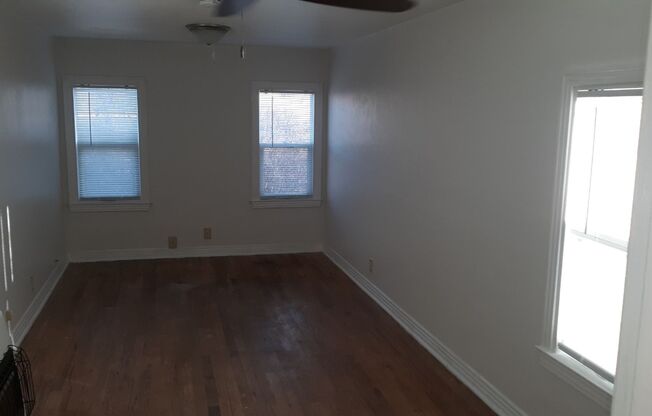 $850 - 1 Bedroom 1 Bath Triplex - Walk to South Dakota School of Mines!
