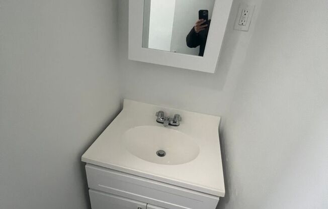 1 bed, 1 bath, 800 sqft, $1,600, Unit 158-102