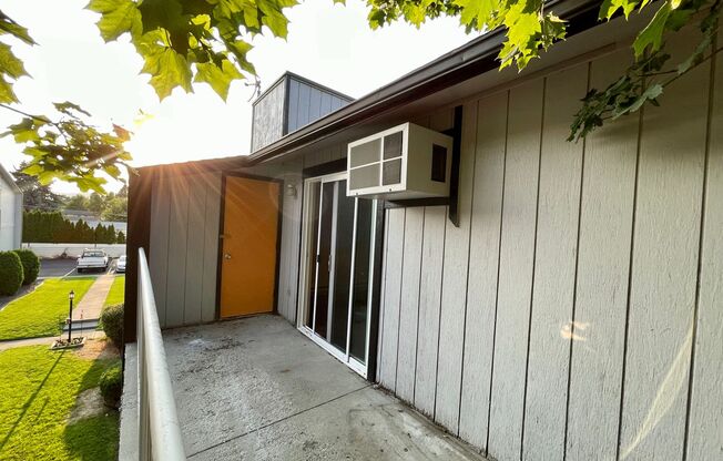 2 beds, 1 bath, 780 sqft, $1,155, Unit 21
