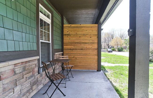 Fully Furnished 2BD Duplex in the Heart of downtown Indy!