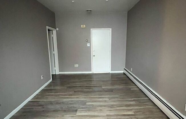 2 beds, 1 bath, $875