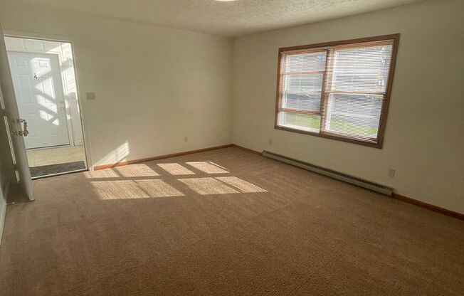 2 beds, 1 bath, 903 sqft, $1,140, Unit H-3