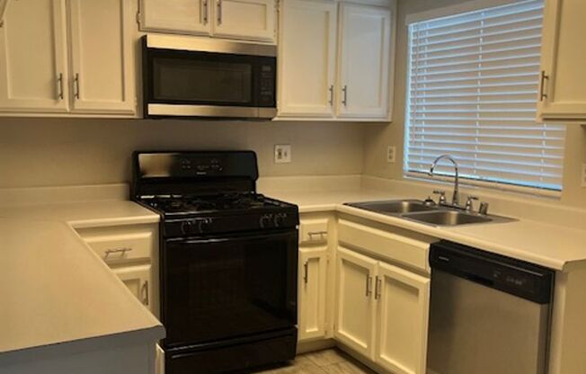 2 beds, 2 baths, 975 sqft, $1,675, Unit 817-60
