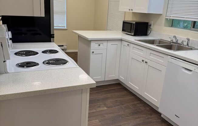 Fully Remodeled & Super Cute 2-Bedroom Cottage FOR RENT!!