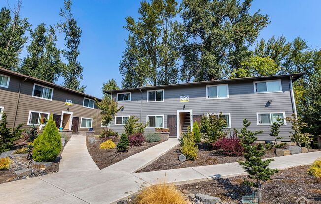 2 beds, 1 bath, 702 sqft, $1,550, Unit 33