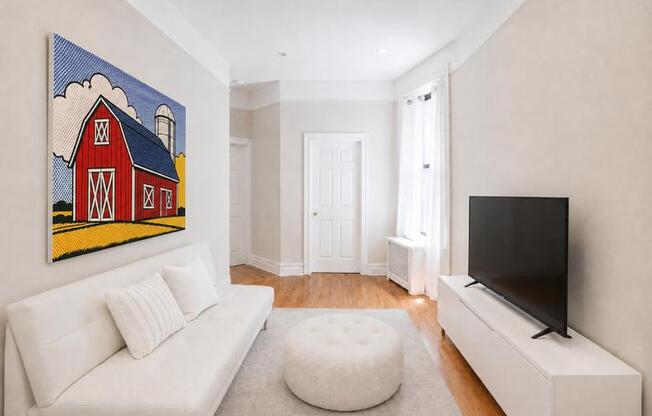 521 W 122 ST