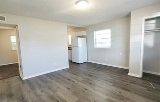 3 beds, 1 bath, 775 sqft, $894, Unit 415-17 Winfield-415 Winfield