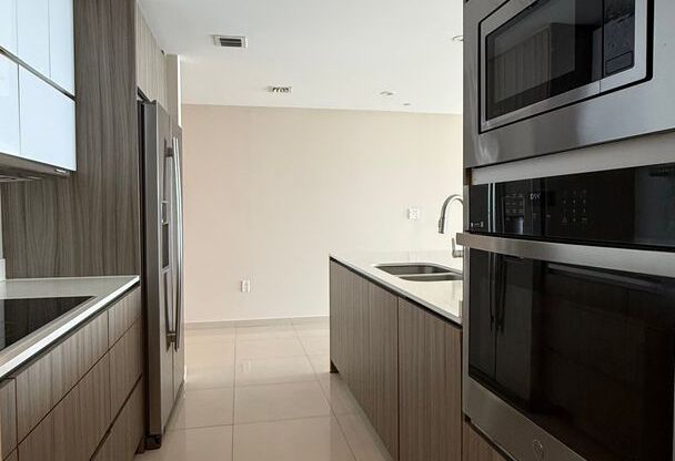3 beds, 3 baths, $6,200, Unit Unit #802